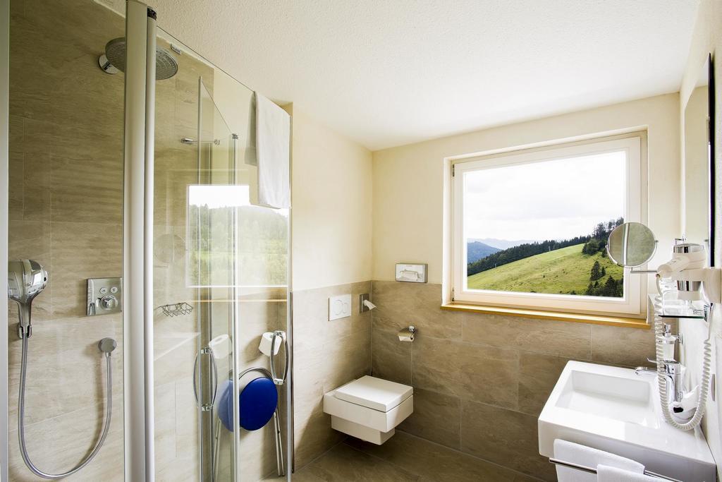 "Gutshof Lilienfein" - Medical Resort & Herbal Spa Im Suedschwarzwald Віден Екстер'єр фото